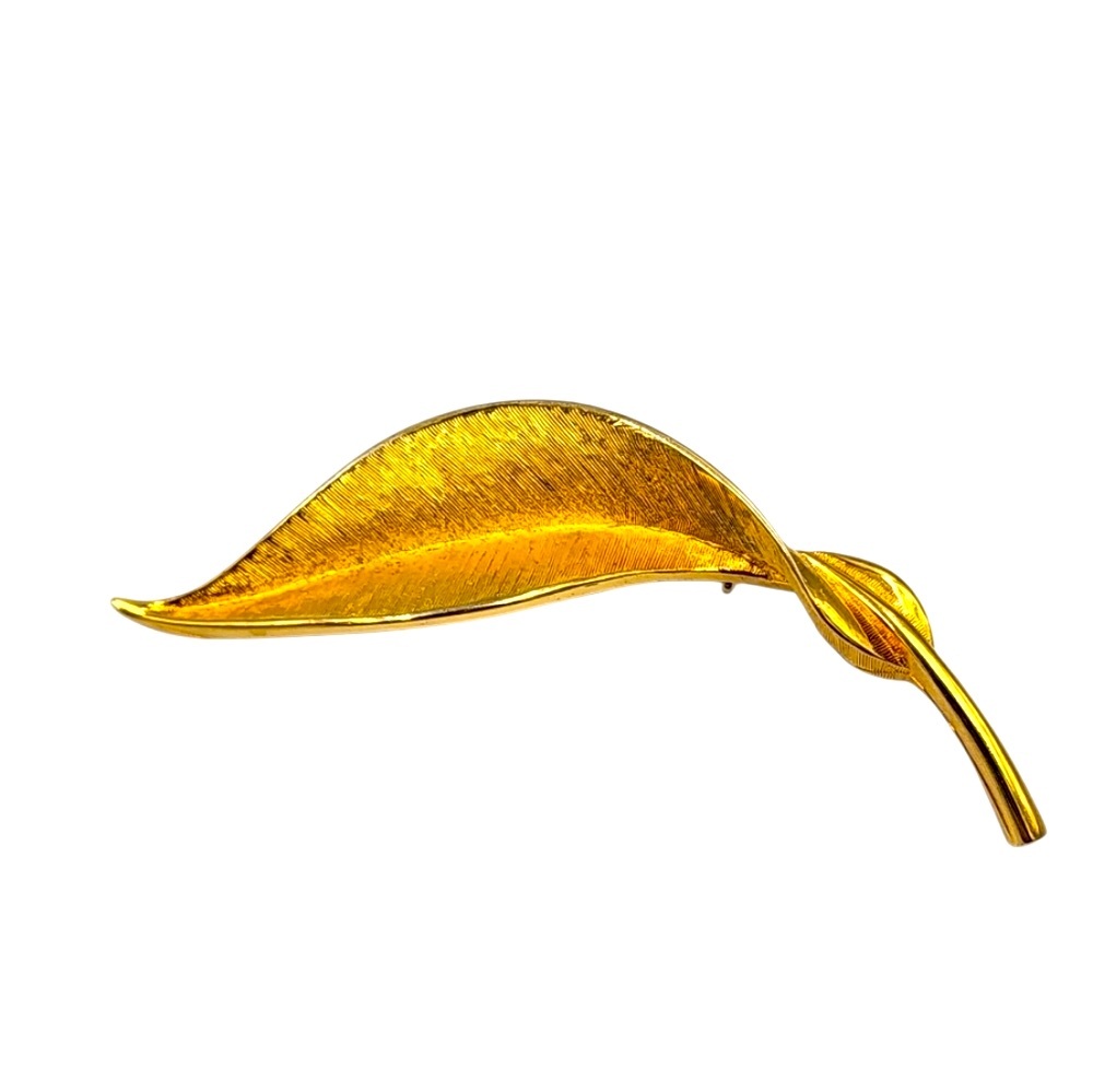 Gold Tone Curved Leaf Brooch